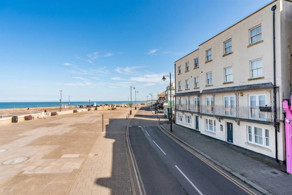 2 bed flat for saleCentral Parade, Herne Bay CT6