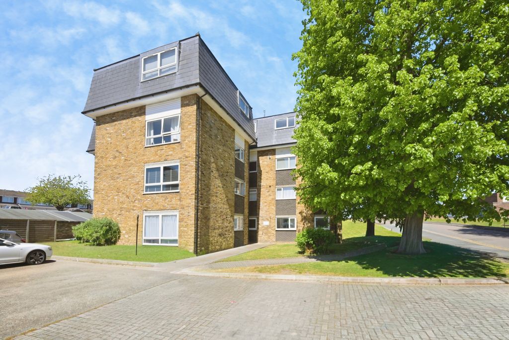 2 bed flat for saleLampits, Hoddesdon EN11