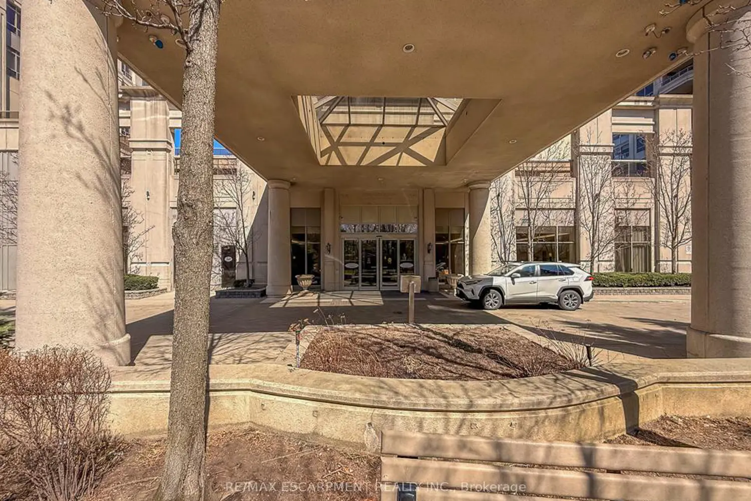 35 Kingsbridge Garden Circle 2706