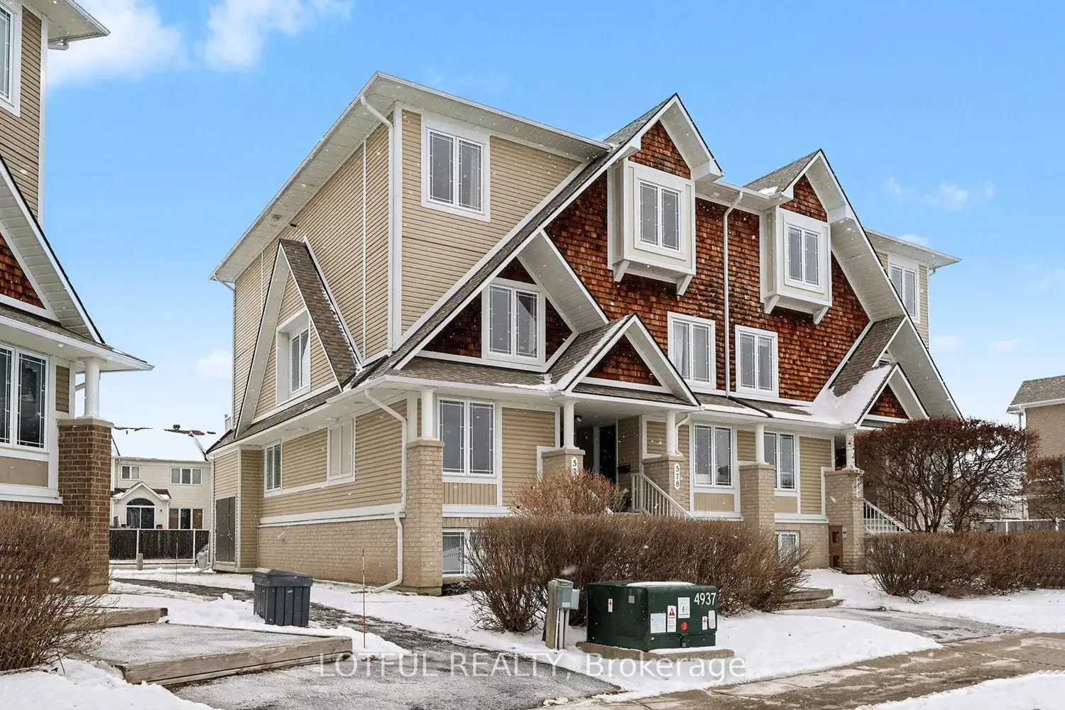 576 Lakeridge Drive photo 2