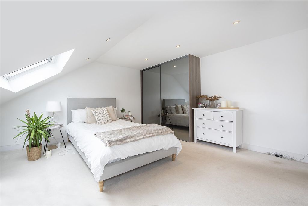 Additional image 5 of 2 bed flat for saleLuton Road, Harpenden AL5