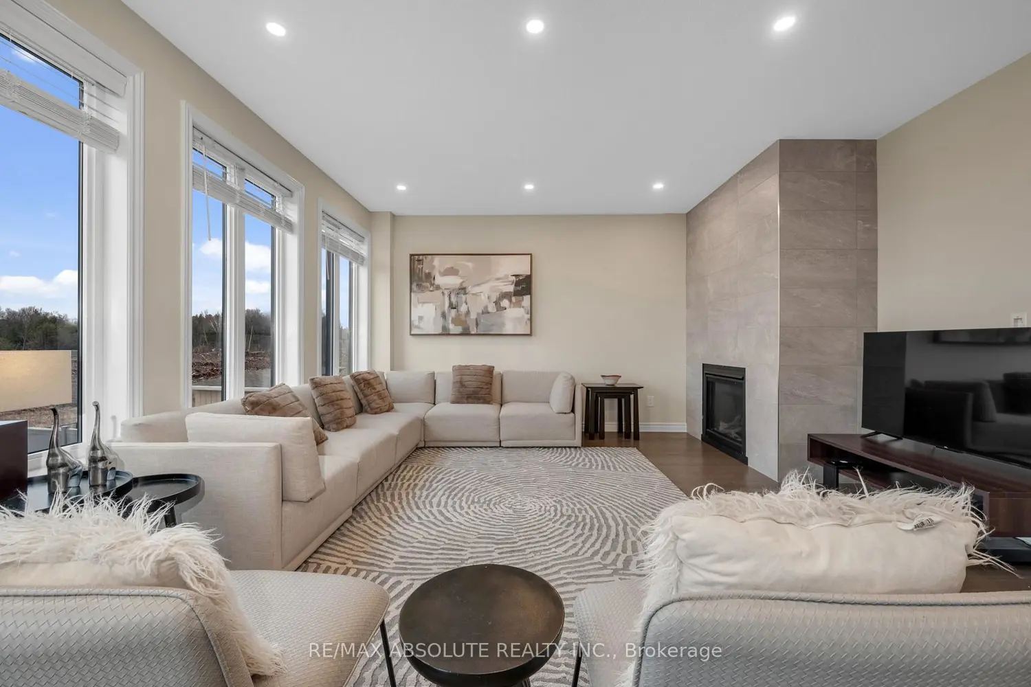 706 Parade Drive photo 3