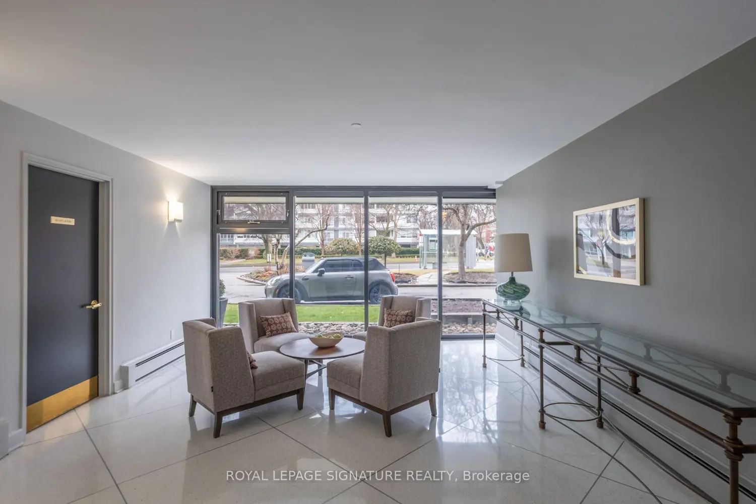 575 Avenue Road 1105 photo 4
