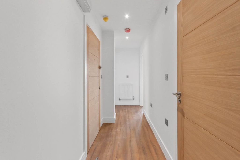 Additional image 4 of 1 bed flat for saleRye Road, Rye Park, Hoddesdon EN11