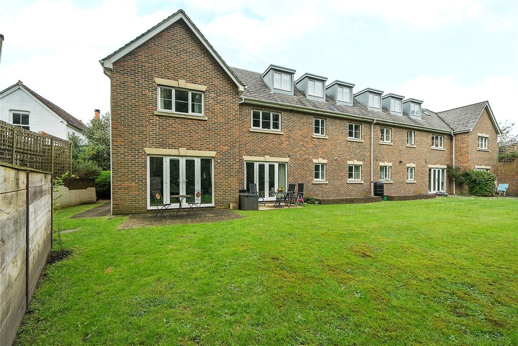 Additional image 12 of 2 bed flat for saleHaslemere, Surrey GU27