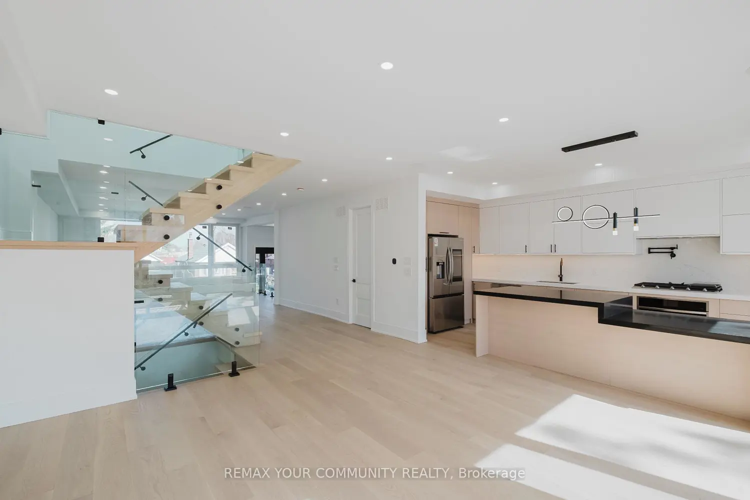 360 Woodmount Avenue photo 5