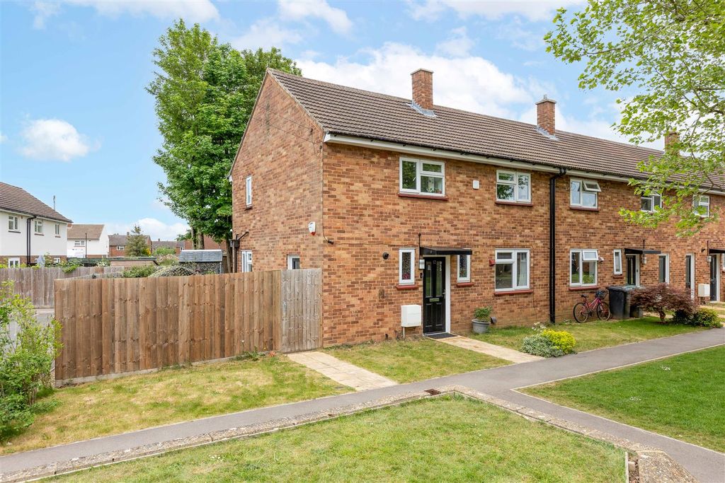 3 bed end terrace house for saleSpreckley Close, Henlow SG16