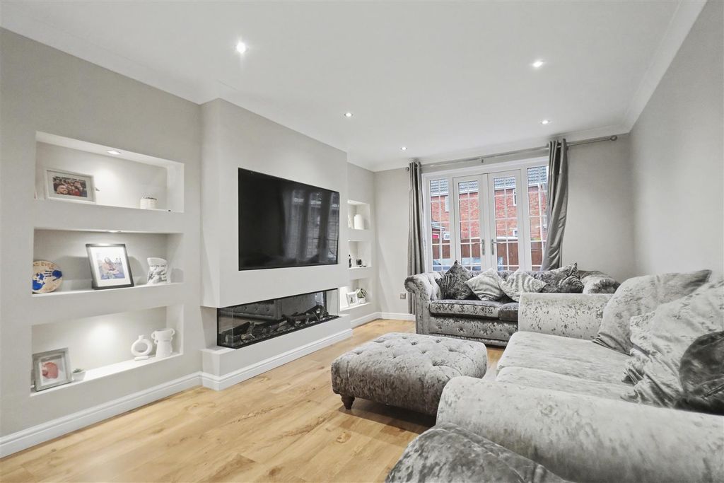 3 bed semi-detached house for saleCherry Tree Close, Halstead CO9 photo 2