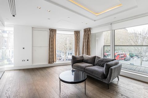 389, Kensington High Street, London W14