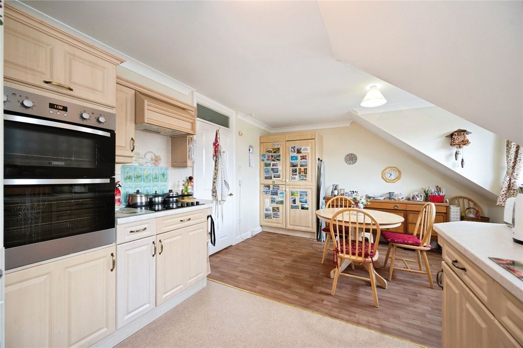 Additional image 17 of 2 bed flat for saleSea Front, Hayling Island, Hampshire PO11