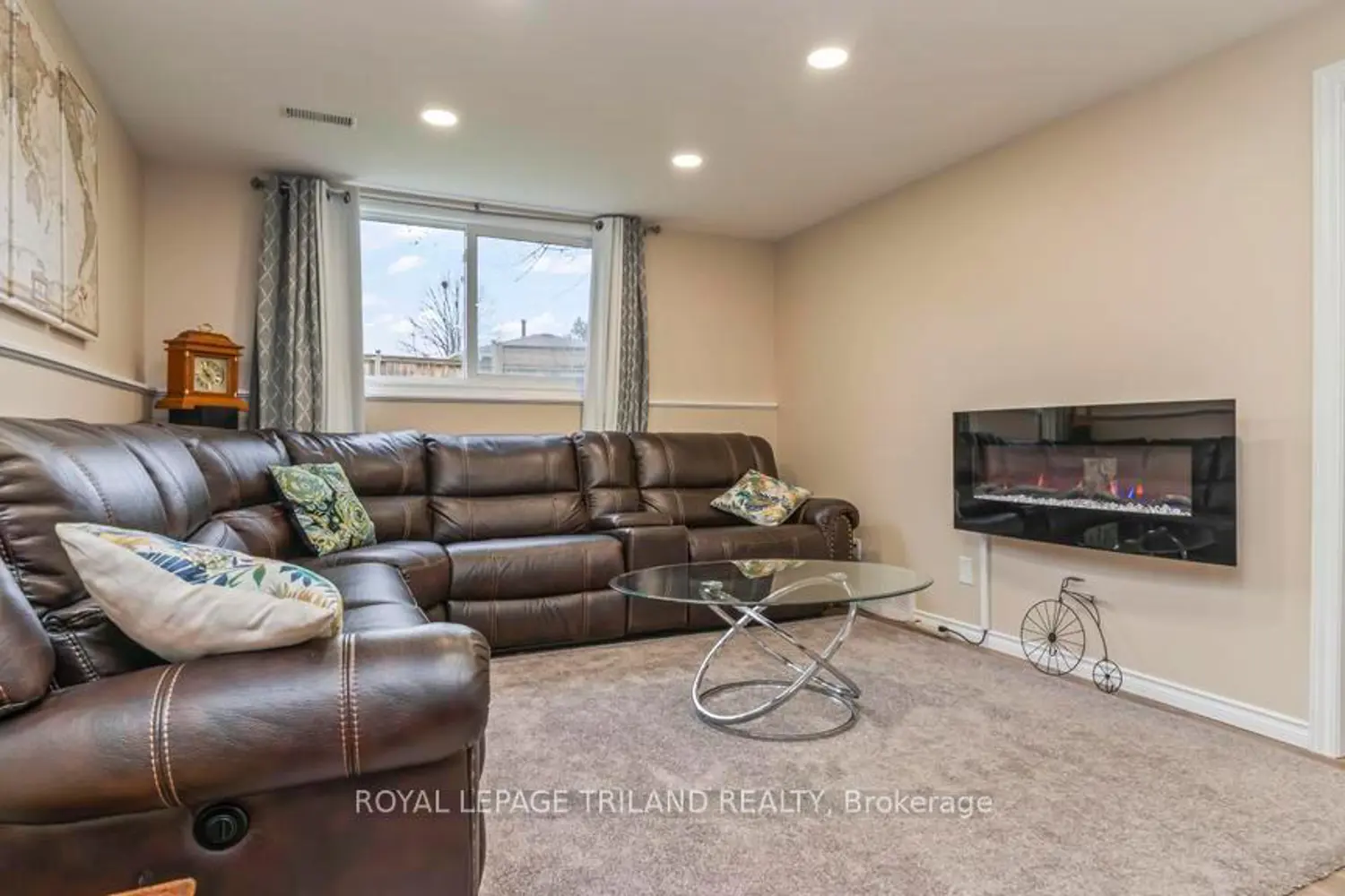 66 Garland Crescent photo 5