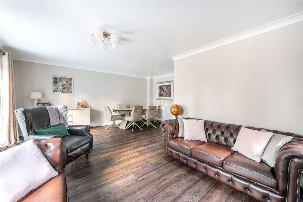 Additional image 20 of 5 bed semi-detached house for saleKingsbridge End, Hook, Hampshire RG27