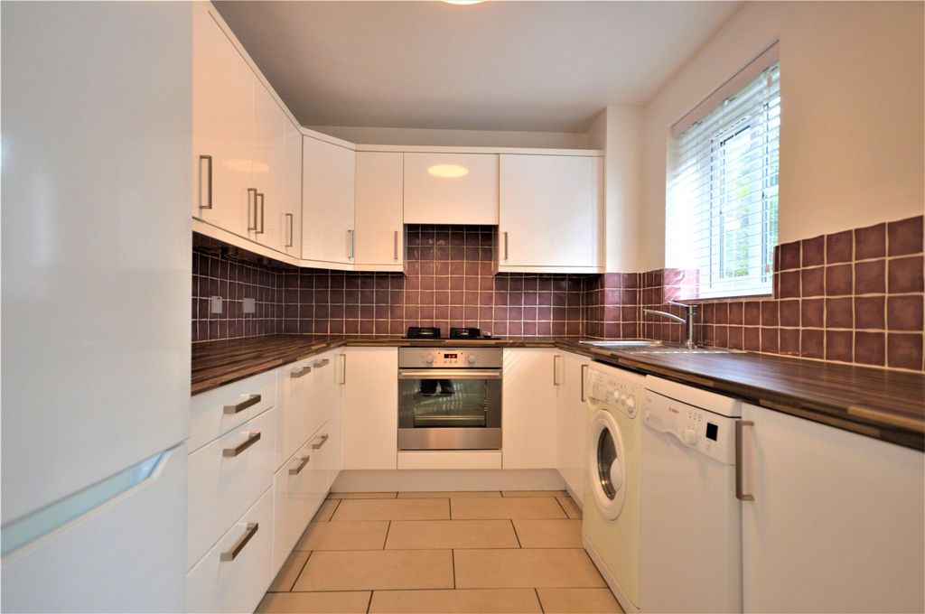Additional image 3 of 2 bed flat for saleRoyal Huts Avenue, Hindhead, Surrey GU26