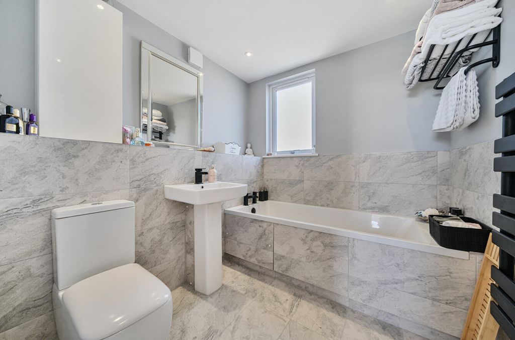 Additional image 12 of 4 bed detached house for saleSandy Beach Estate, Hayling Island, Hampshire PO11