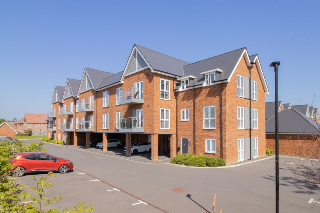 2 bed flat for saleSteel Close, Herne Bay CT6
