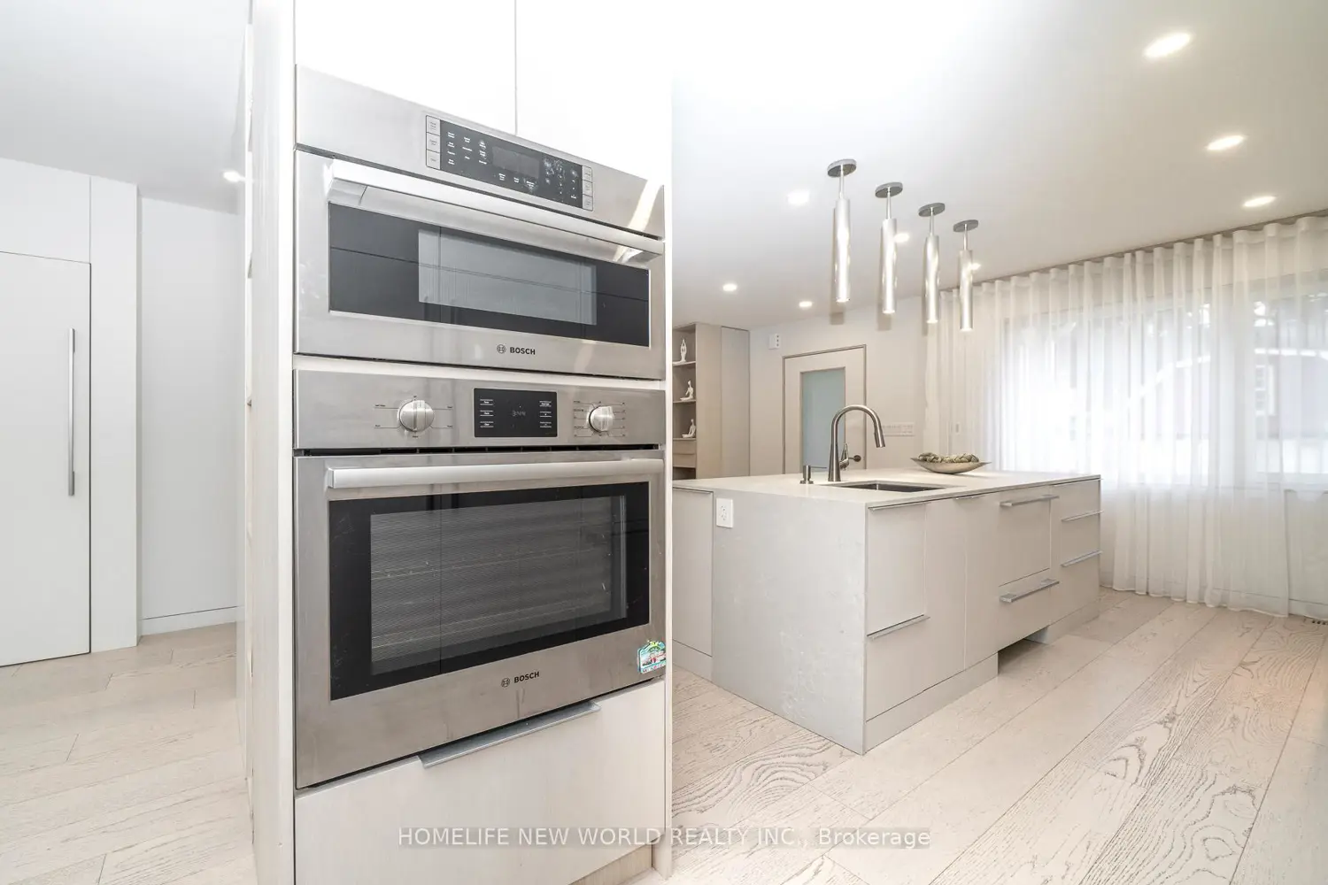 30 Carling Avenue photo 5