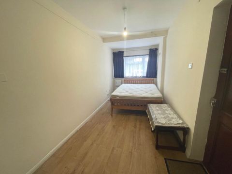 Greatwest Road, Heston TW5