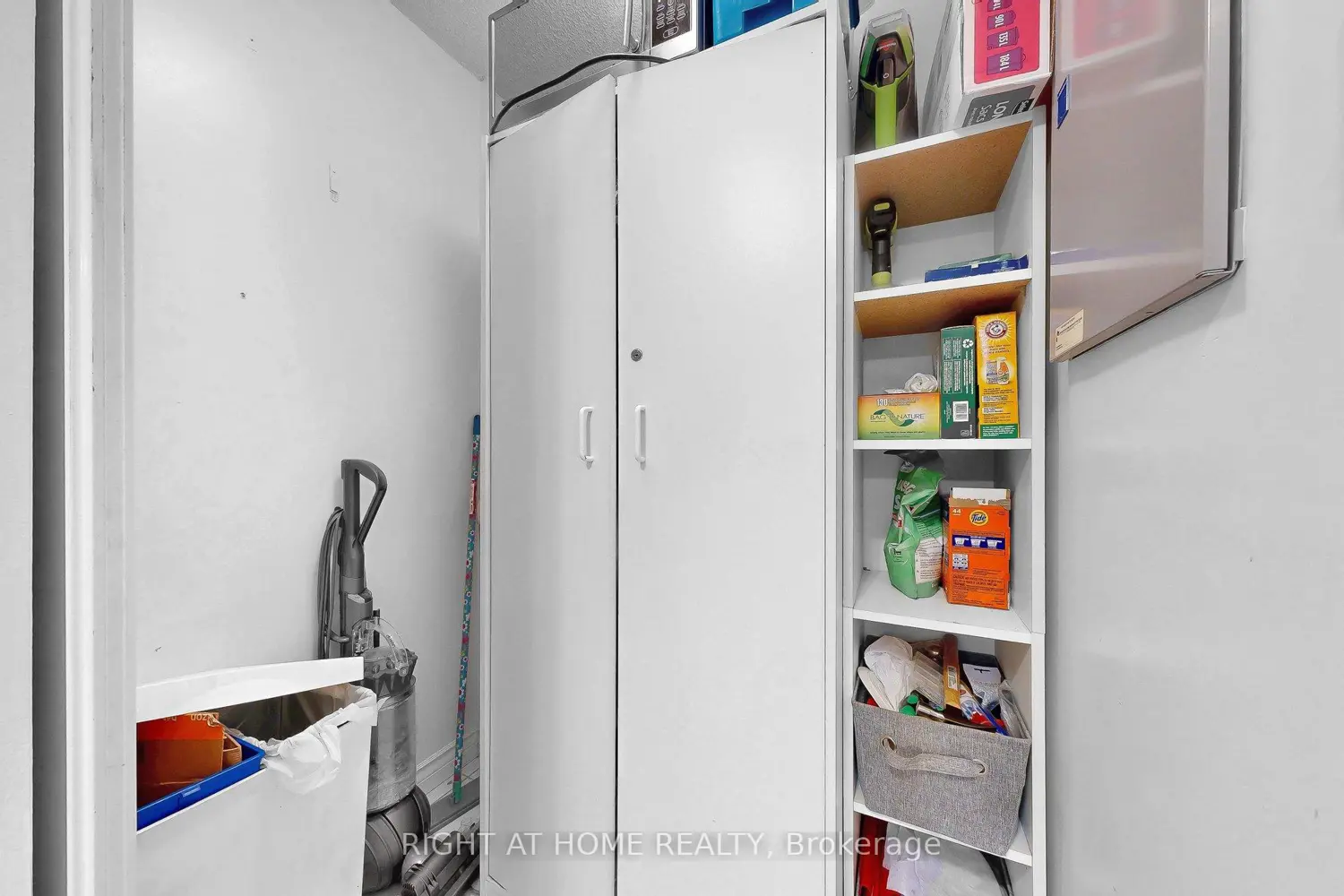 Additional image 9 of 2100 John Street 216