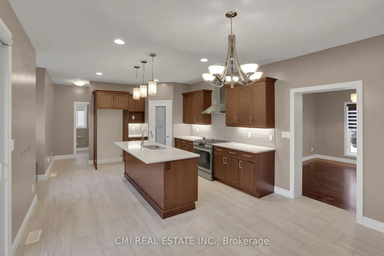 212 Jasmine Drive photo 4