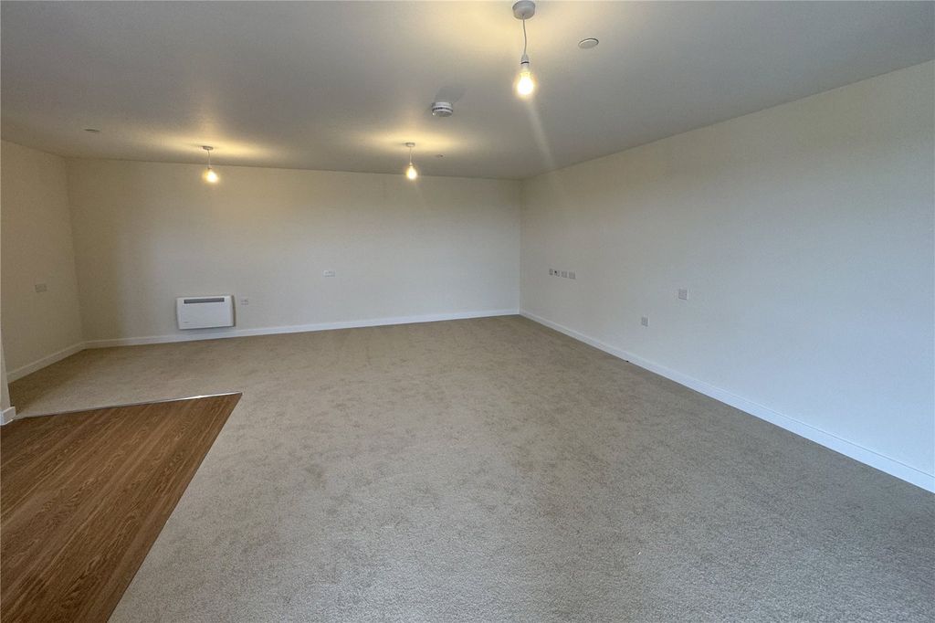 Additional image 7 of 2 bed flat for saleStation Road, Hook, Hampshire RG27