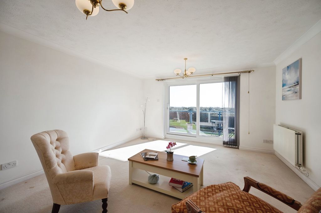 Additional image 17 of 3 bed flat for saleSea Front, Hayling Island, Hampshire PO11