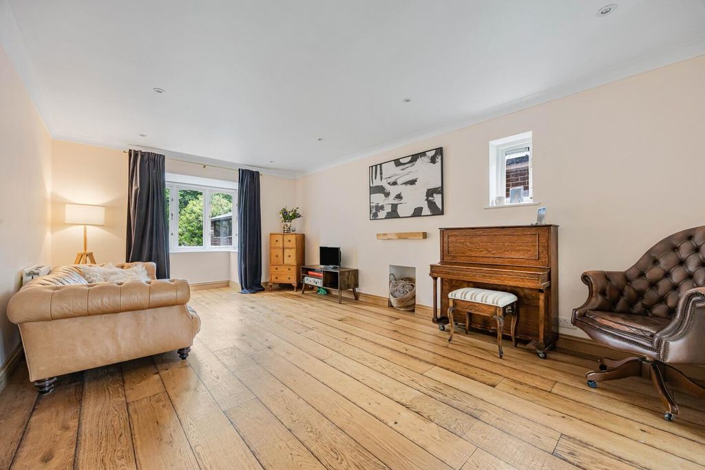 Additional image 3 of 5 bed detached house for salePearces Orchard, Henley-On-Thames RG9