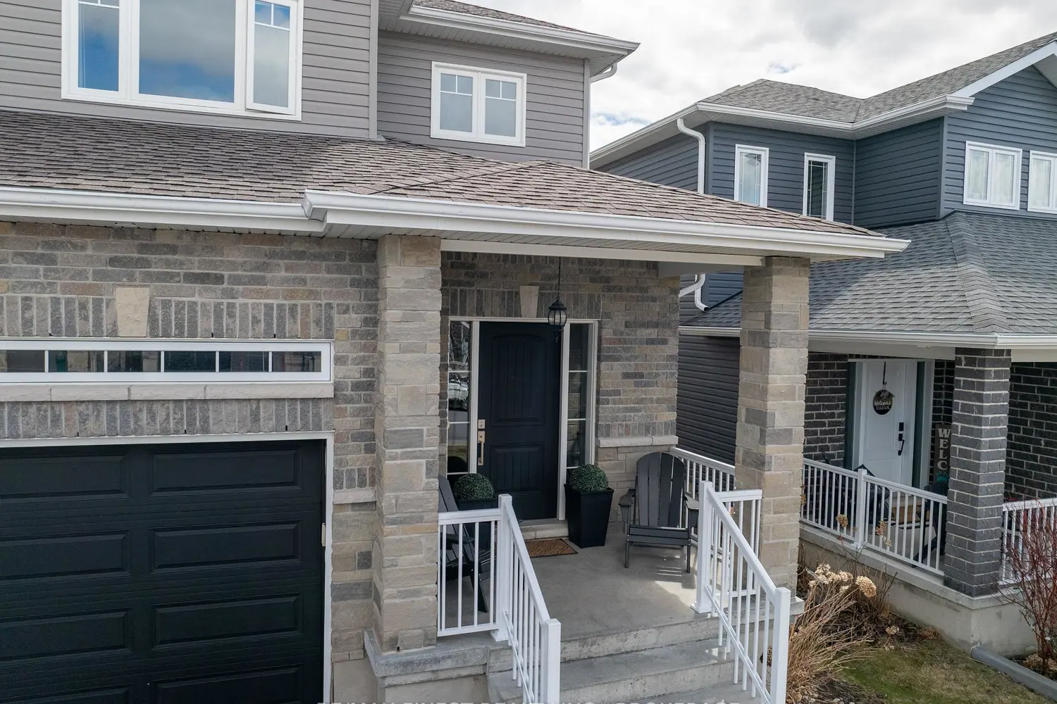 1298 Carfa Crescent photo 2