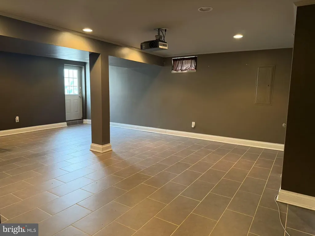 7726 Heathers Lane, Baltimore, MD 21236 photo 3