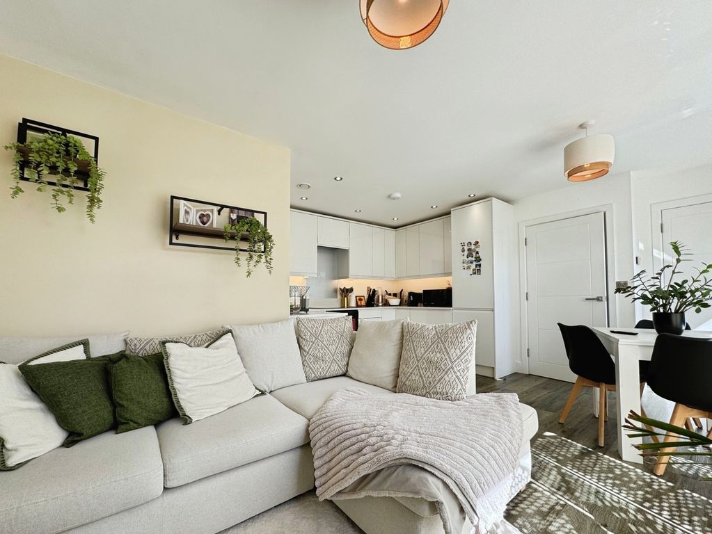 2 bed flat for saleCollege Court, Easton Street, High Wycombe HP11
