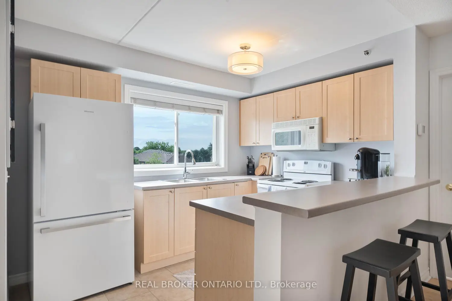 4450 Fairview Street 304 photo 4