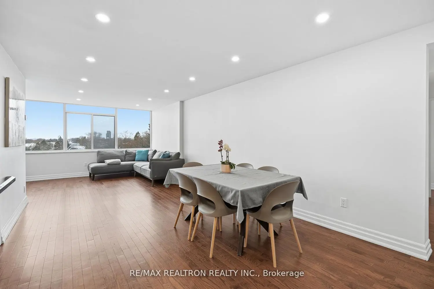 3000 Bathurst Street 601 photo 3