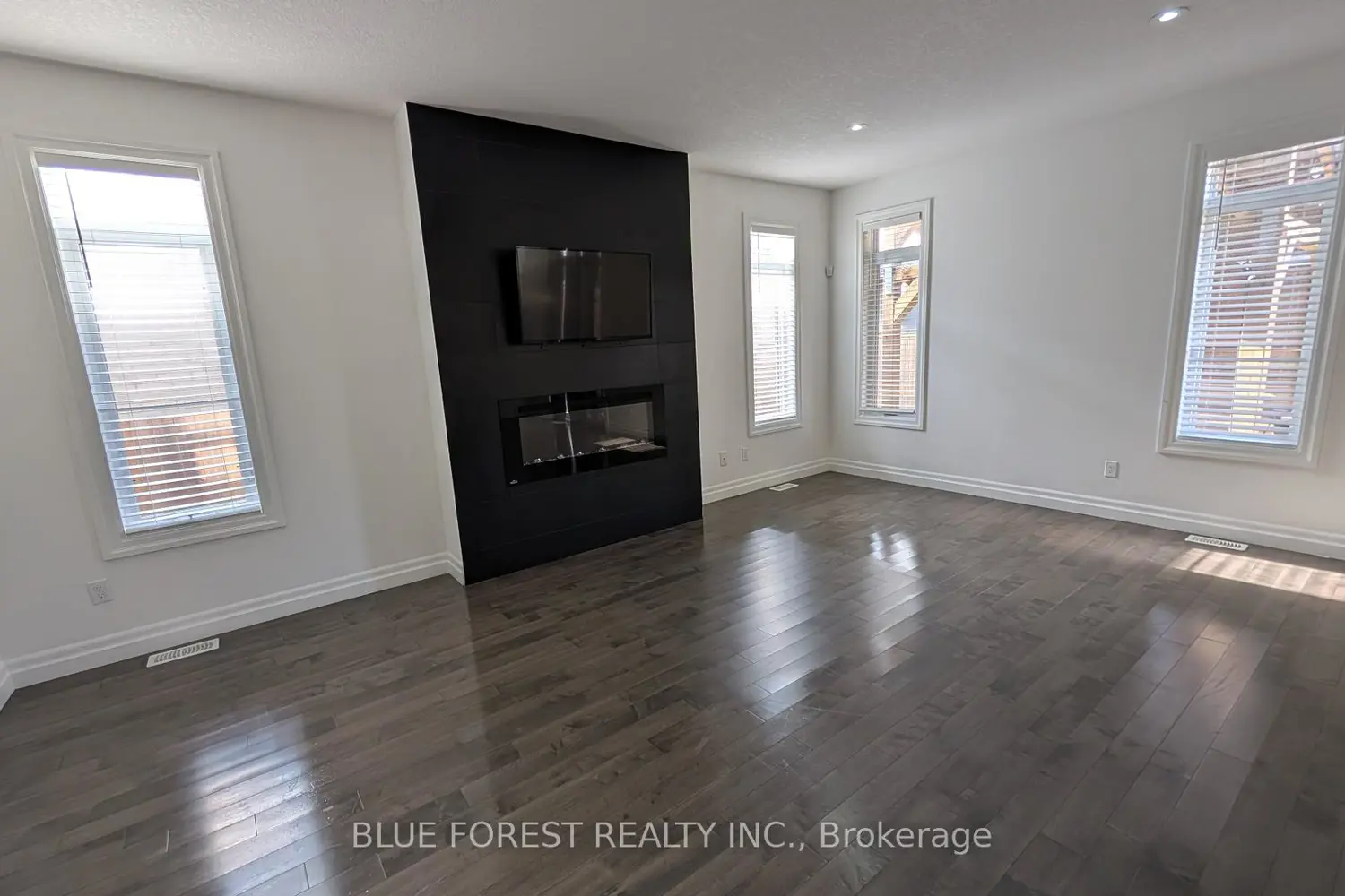 3319 Regiment Road photo 3