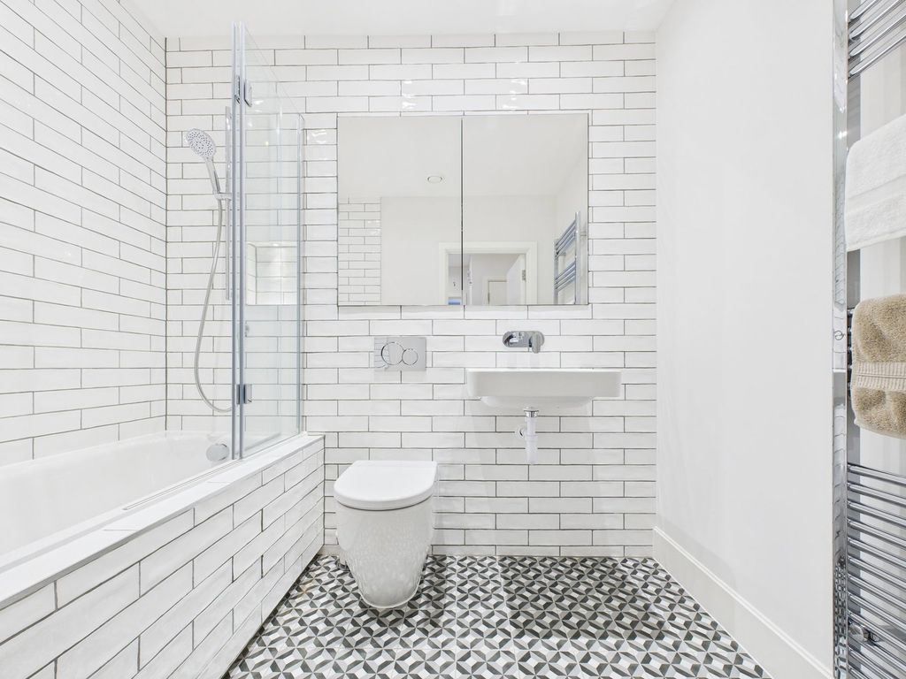 Additional image 7 of 2 bed flat for saleDereham Court The Boulevard, Horsham, West Sussex RH12