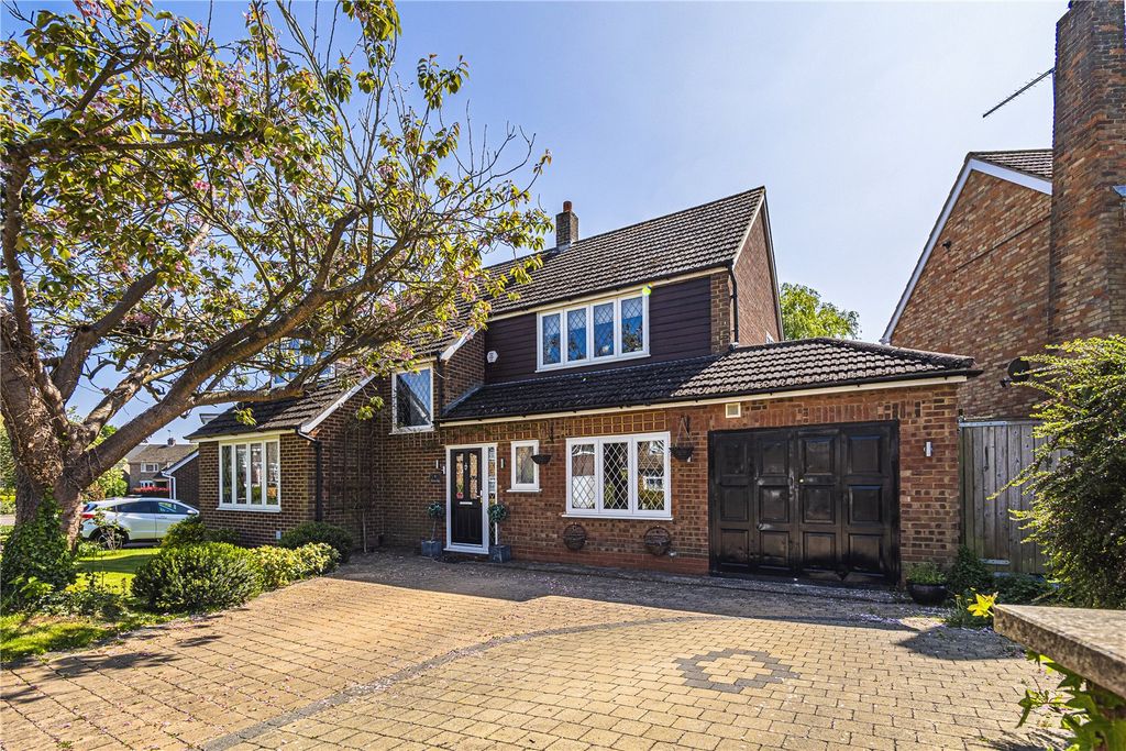4 bed detached house for saleDelmar Avenue, Leverstock Green, Hemel Hempstead, Hertfordshire HP2