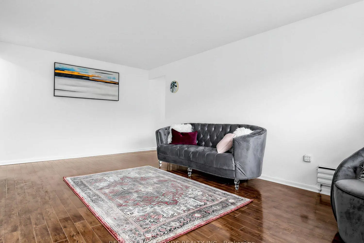 8 Kingsbridge Court 407 photo 3