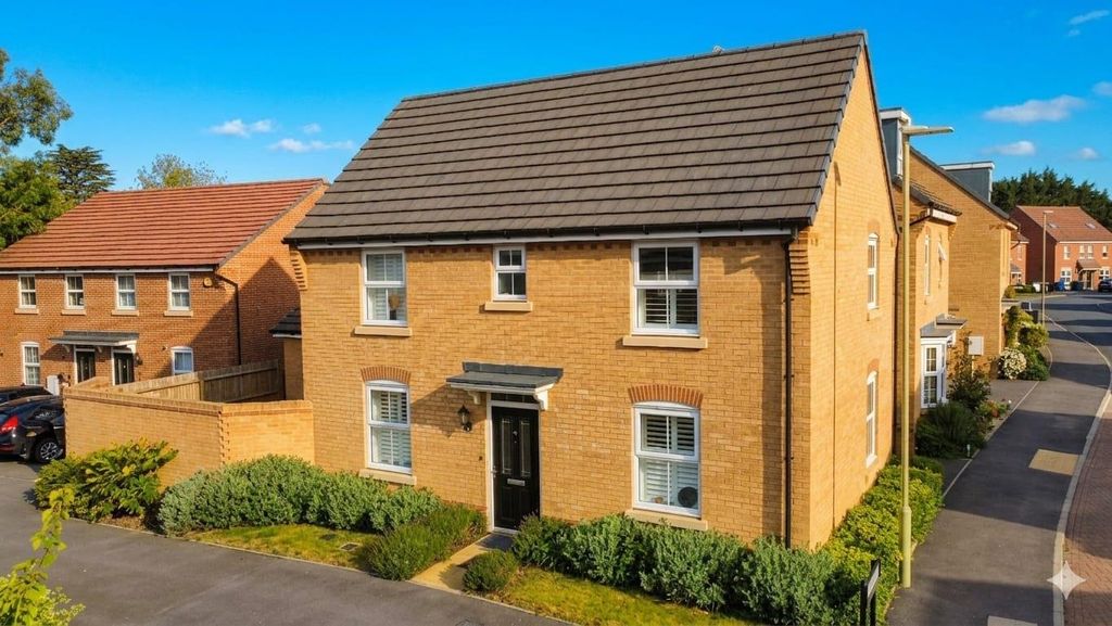 3 bed detached house for saleWebb Close, Hook RG27