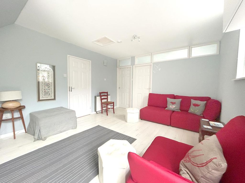2 bed flat for saleChurchtown, Mullion, Helston TR12