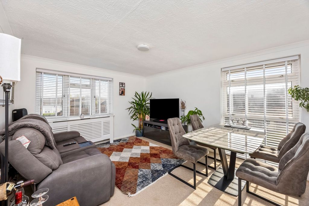 2 bed flat for saleSt. Cuthmans Road, Steyning BN44 photo 2