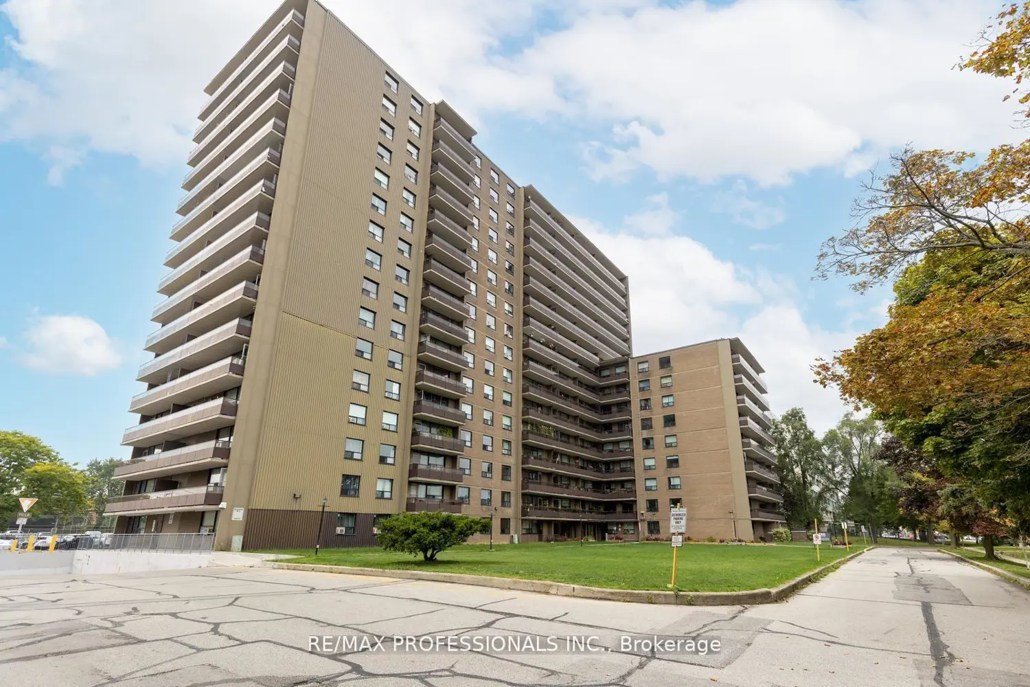 180 Markham Road 1704