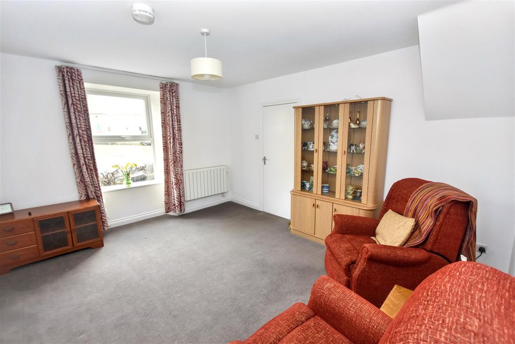1 bed flat for saleThe Square, Stithians, Truro TR3 photo 2
