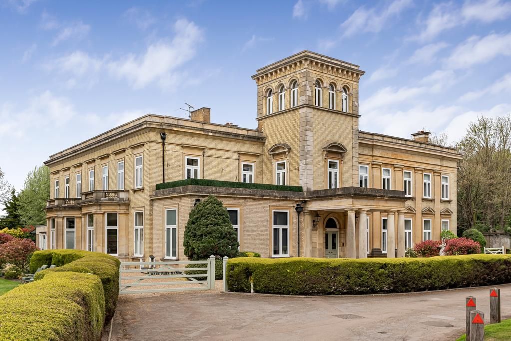 2 bed flat for saleWare Park, Ware SG12 photo 5