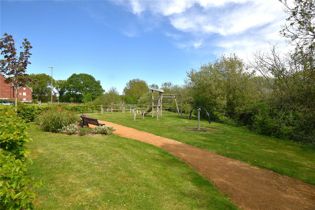 Additional image 20 of 4 bed detached house for saleViney Close, Hook, Hampshire RG27