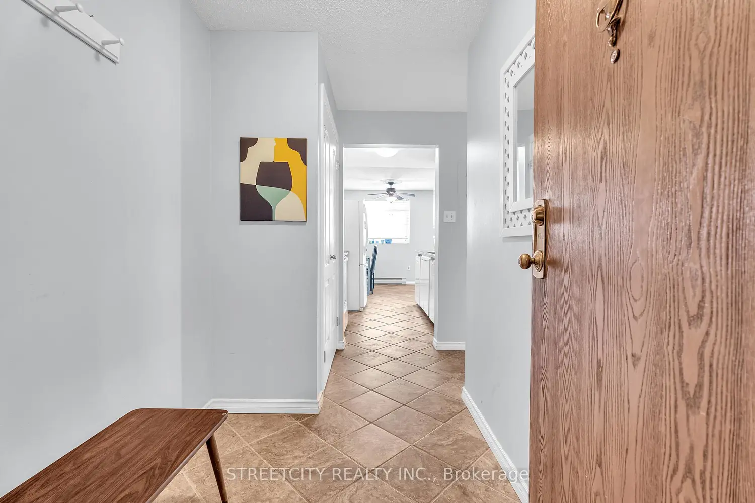 986 Huron Street 401 photo 3