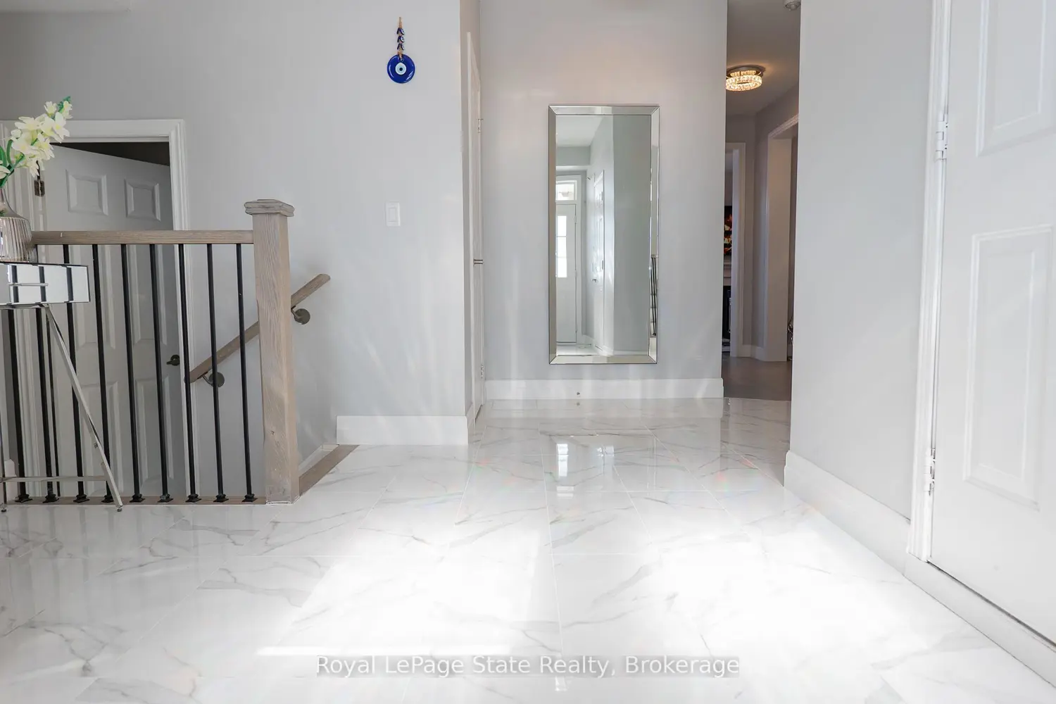1133 Upper Thames Drive photo 2