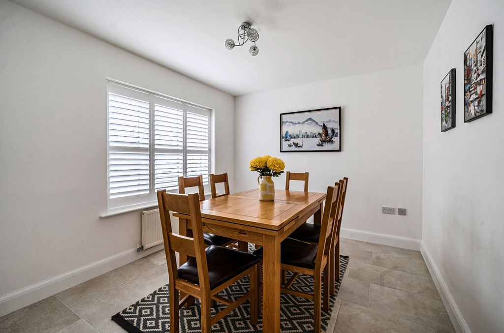 Additional image 13 of 5 bed detached house for saleMyllers Lond, Hook, Hampshire RG27