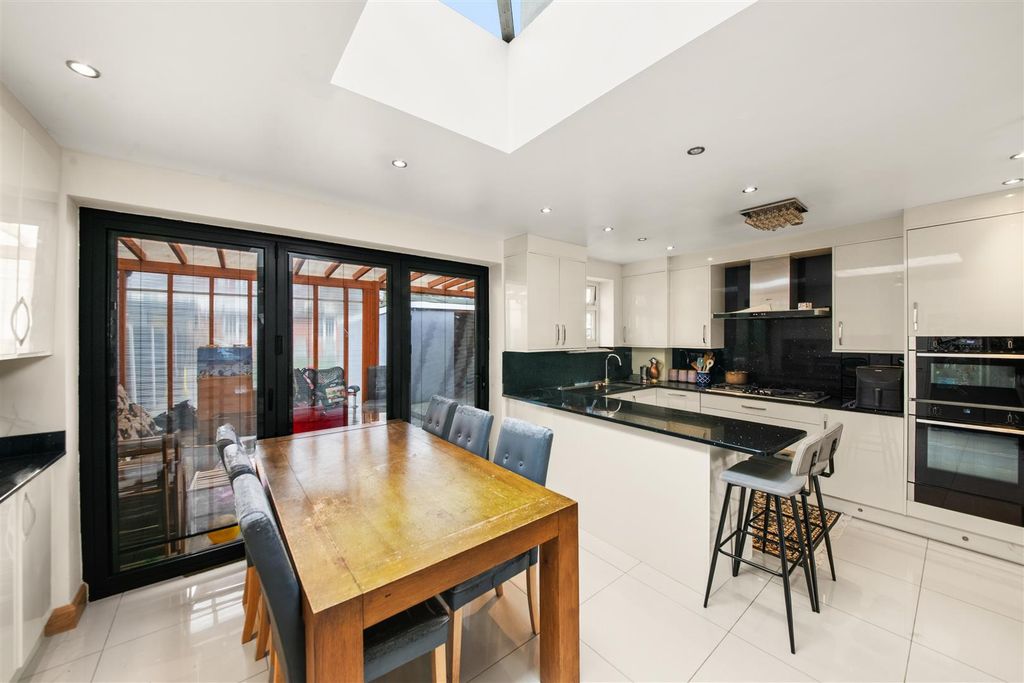 Additional image 4 of 5 bed semi-detached house for saleGrange Road, Hayes UB3