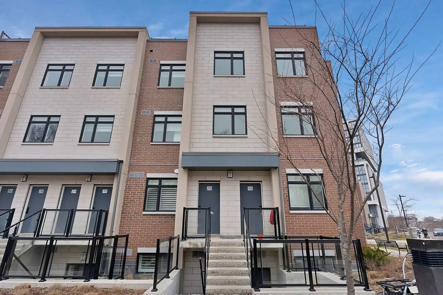 1062 Douglas Mccurdy Common 228