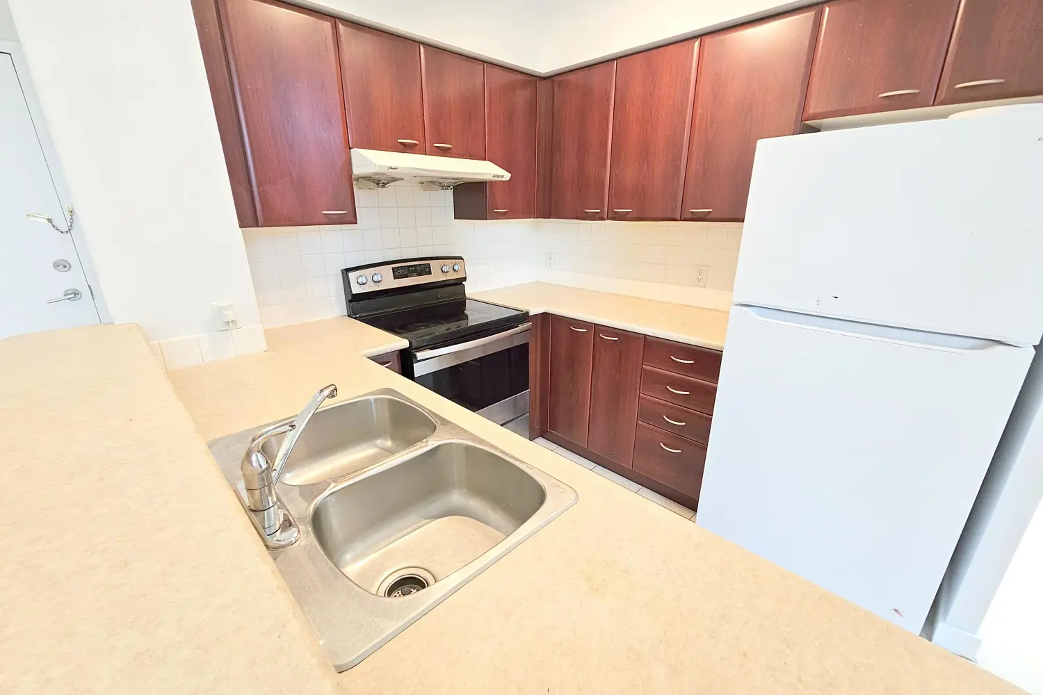 38 Lee Centre Drive Th120 photo 5