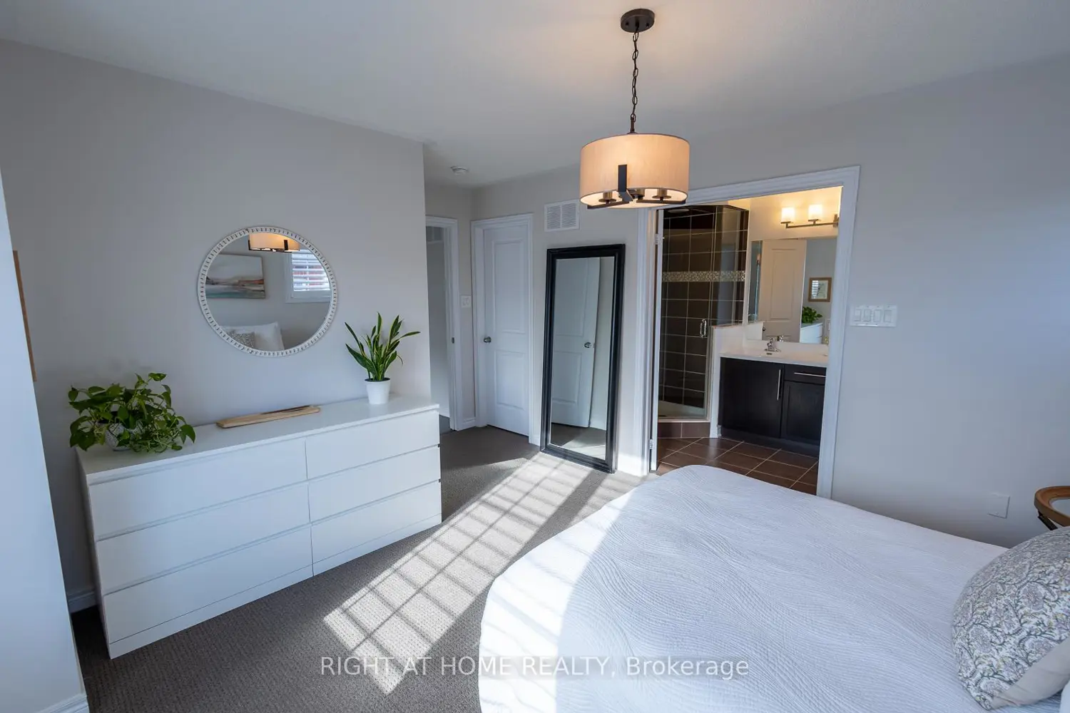 25 Rockman Crescent photo 4