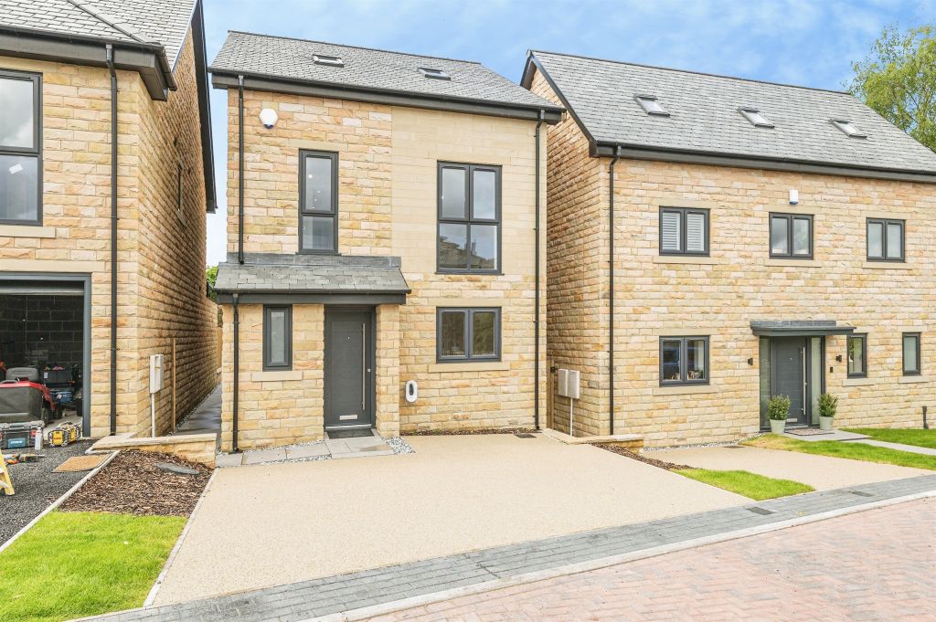 4 bed detached house for salePentlands, New Mill Road, Holmfirth HD9